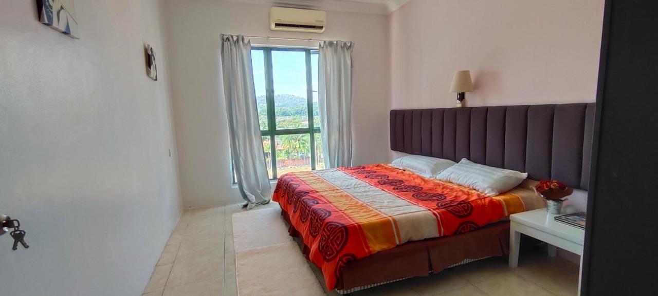Gold Coast International Resort Kampong Bukit Beruang 外观 照片